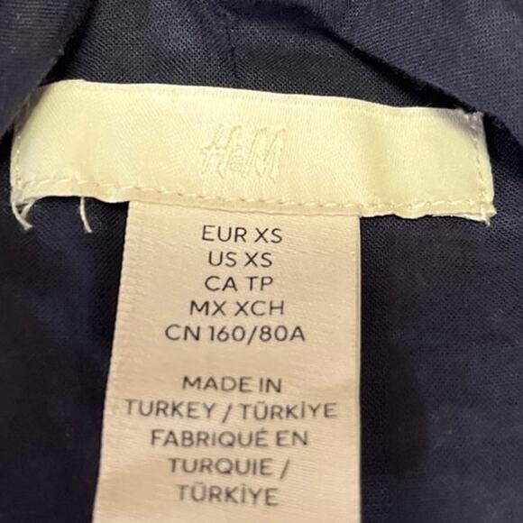 H&M Blue White Paisley Short Flutter Sleeve V-neck Mini Fit & Flare Dress Sz XS - Picture 4 of 5